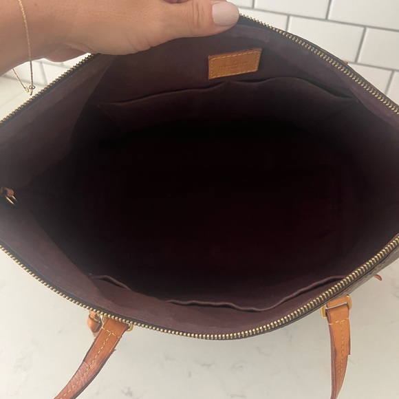 Louis Vuitton Iena MM - Picture 12 of 12